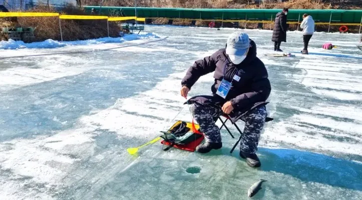 얼음낚시 / 사진=포천백운계곡 동장군축제